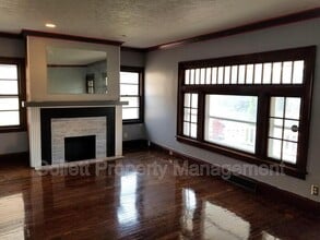 11512 Tonsing Dr in Garfield Heights, OH - Foto de edificio - Building Photo