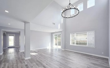 112 Via Pacifica in Thousand Oaks, CA - Building Photo - Building Photo