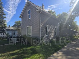709 Kern St in Waterloo, IA - Building Photo
