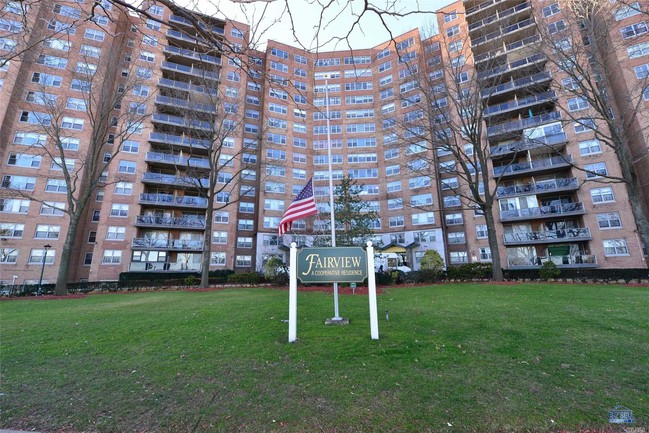 61-20 Grand Central Pkwy-Unit -A308 in Queens, NY - Building Photo - Building Photo