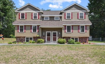 27 Pine St in Pepperell, MA - Foto de edificio - Building Photo