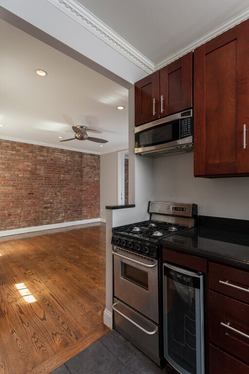 326 E 100th St in New York, NY - Building Photo - Building Photo