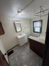 614 Douglas Ave in Des Moines, IA - Foto de edificio - Building Photo