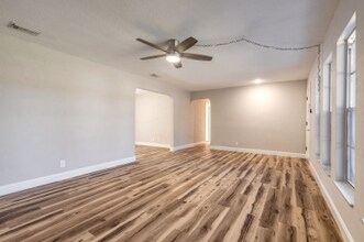 623 Sherman Rd in South Daytona, FL - Foto de edificio - Building Photo