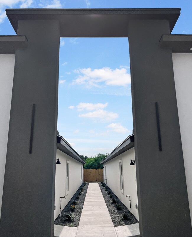 2900 S Links Dr in Edinburg, TX - Building Photo - Building Photo