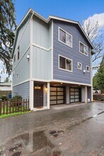 12039 35th Ave NE in Seattle, WA - Building Photo - Building Photo