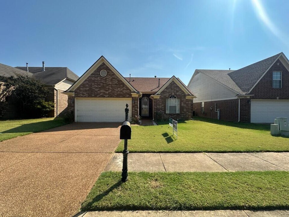 4852 Ashcroft Dr in Memphis, TN - Foto de edificio