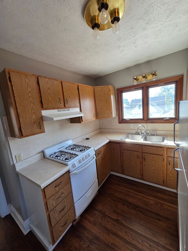property at 4907 Underwood Ave
