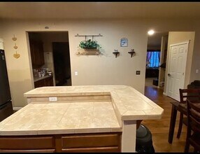 8120 Cantabella Ct SE in Lacey, WA - Building Photo - Building Photo