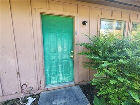 5817 NW 23rd Terrace in Gainesville, FL - Building Photo