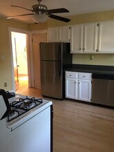 82 Wheeler Ave, Unit 3 in Cranston, RI - Foto de edificio - Building Photo