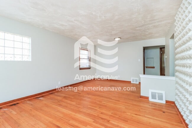 4422 June Ave in St. Louis, MO - Foto de edificio - Building Photo