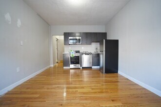 1124 Commonwealth Ave, Unit 1 in Boston, MA - Foto de edificio - Building Photo