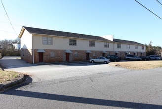Maddox Street Townhomes Downtown Lawrence in Lawrenceville, GA - Foto de edificio - Building Photo