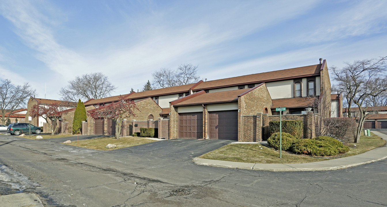 Village Park Townhomes in Southfield, MI - Foto de edificio