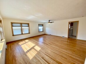 716 N La Grange Rd in La Grange Park, IL - Foto de edificio - Building Photo