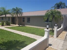 1102 SE 8th Terrace in Cape Coral, FL - Building Photo