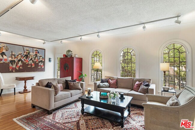 143 S Mansfield Ave in Los Angeles, CA - Building Photo - Building Photo