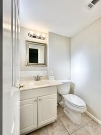 1503 W Donovan St photo'