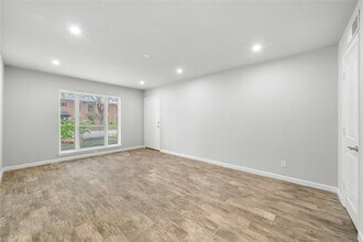 6014 E University Blvd, Unit 137 in Dallas, TX - Building Photo - Building Photo