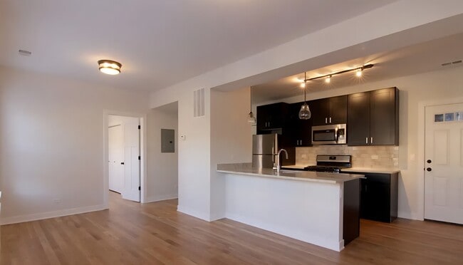 property at 2205 W Eastwood Ave