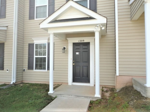 property at 1209 Plexor Ln