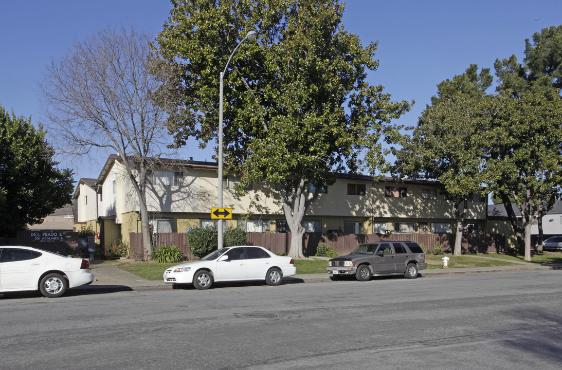 Del Prado I Apartments in Sunnyvale, CA - Building Photo