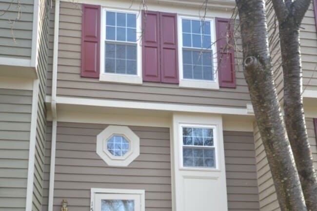 property at 1537 Woodcrest Dr