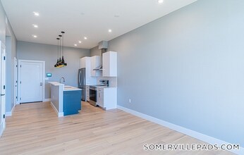 60 Cross St in Somerville, MA - Building Photo - Building Photo