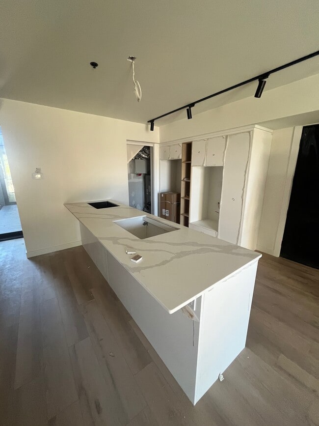 238 Wellington Crescent in Winnipeg, MB - Building Photo - Building Photo