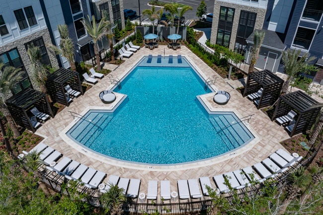 The Sarah in Orlando, FL - Building Photo - Building Photo