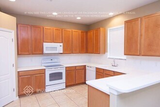 19036 Fishermans Bend Dr in Lutz, FL - Foto de edificio - Building Photo