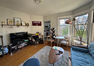 5 Dana St, Unit 402 in Cambridge, MA - Building Photo - Building Photo