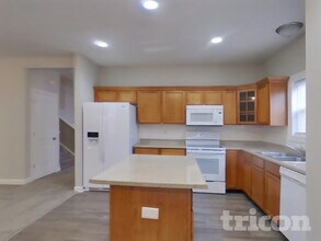 1044 Hazelwood Dr in Greenwood, IN - Building Photo - Building Photo