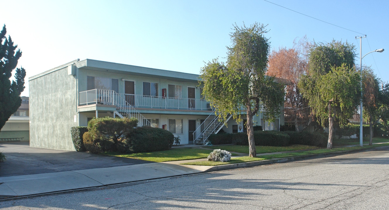 218 Orlando Way in Covina, CA - Foto de edificio