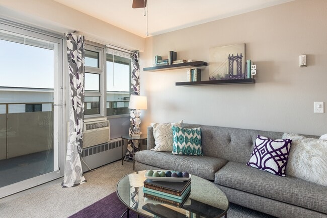 Baker Tower Apartments in Denver, CO - Foto de edificio - Building Photo