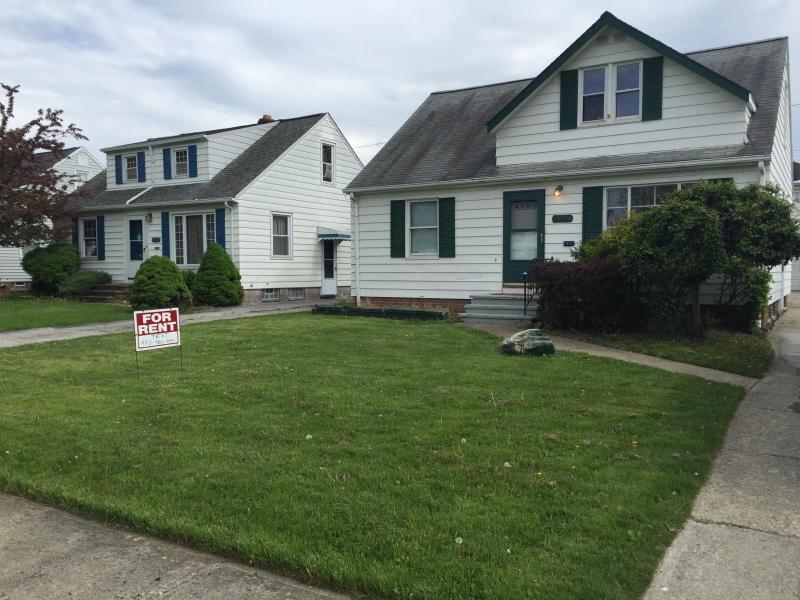 13776 Shady Oak Blvd in Garfield Heights, OH - Building Photo