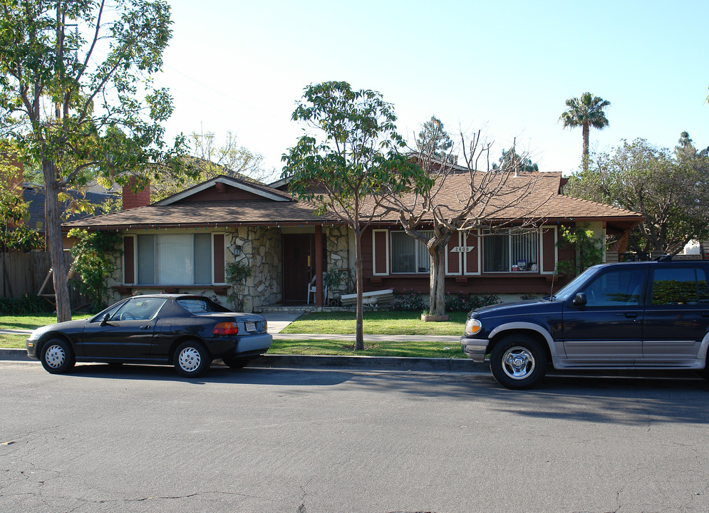 2608 W Orion Ave in Santa Ana, CA - Foto de edificio