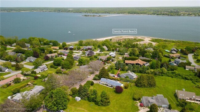 501 Sandy Point Ave in Portsmouth, RI - Building Photo - Building Photo