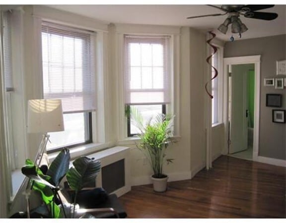 114 Riverway, Unit 3 in Boston, MA - Building Photo