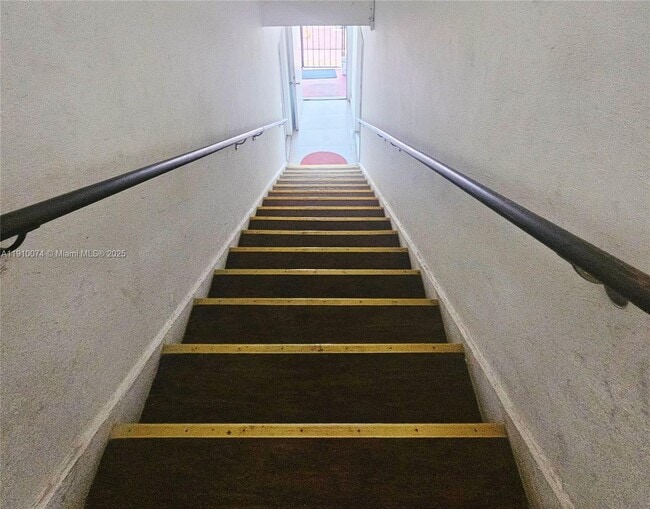 977 SW 5th St in Miami, FL - Foto de edificio - Building Photo