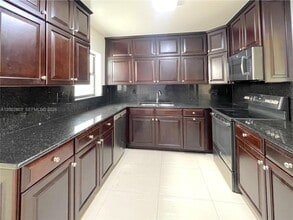 1005 SW 88th Ct in Miami, FL - Building Photo - Building Photo