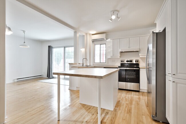 6330 Garnier Rue in Montréal, QC - Building Photo - Building Photo