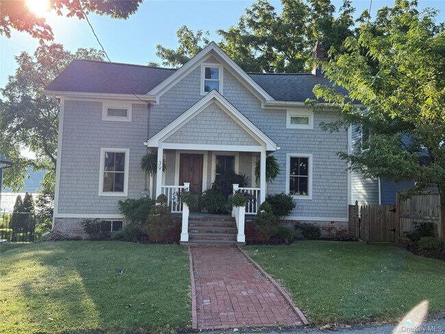 39 Point St in Wappingers Falls, NY - Building Photo - Building Photo