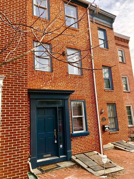 227 S Fremont Ave in Baltimore, MD - Building Photo