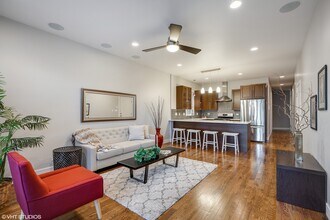 918 N Wood St in Chicago, IL - Building Photo - Building Photo