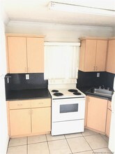 16118 NE 21st Ave-Unit -1 in North Miami Beach, FL - Building Photo - Building Photo