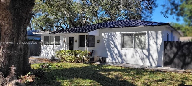 875 NE 130th St in North Miami, FL - Building Photo - Building Photo