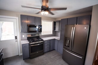 1758 Sanborn Dr in Cincinnati, OH - Foto de edificio - Building Photo