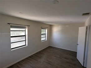 2210 Johnson St in Hollywood, FL - Building Photo - Building Photo
